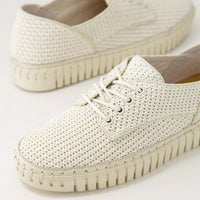 Women's Django & Juliette Hamburg in Nougat Raffia. Sku: DJ20267NDR3O